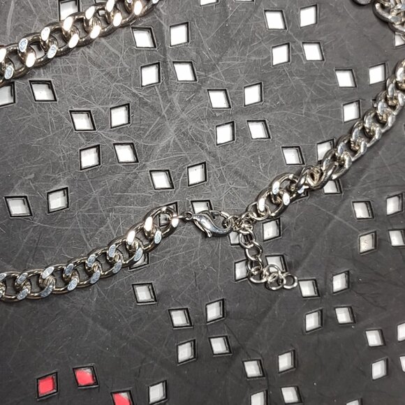 19 Inch Heavy Metal Curb Link Necklace - Picture 4 of 11